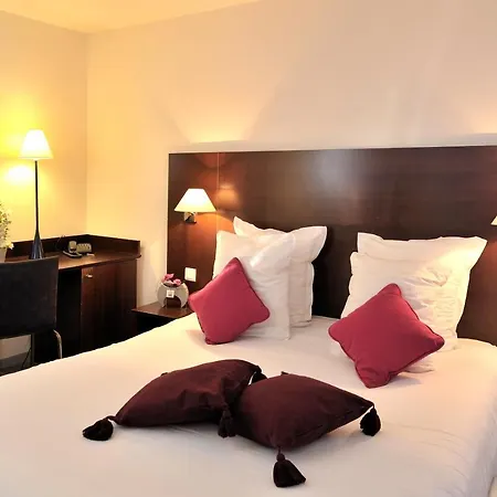 Hotel Les Remparts De La Cite - Carcassonne 3*