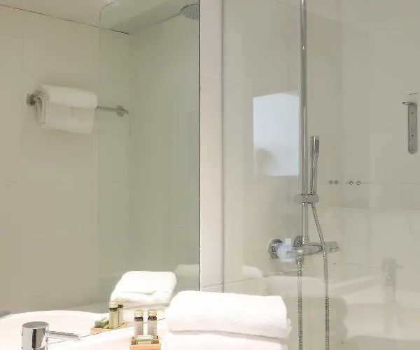 Hotel Les Remparts De La Cite - Carcassonne 3*